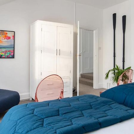 Tranquil Beachfront Beautiful 2-Bed Apartment Deal Bagian luar foto