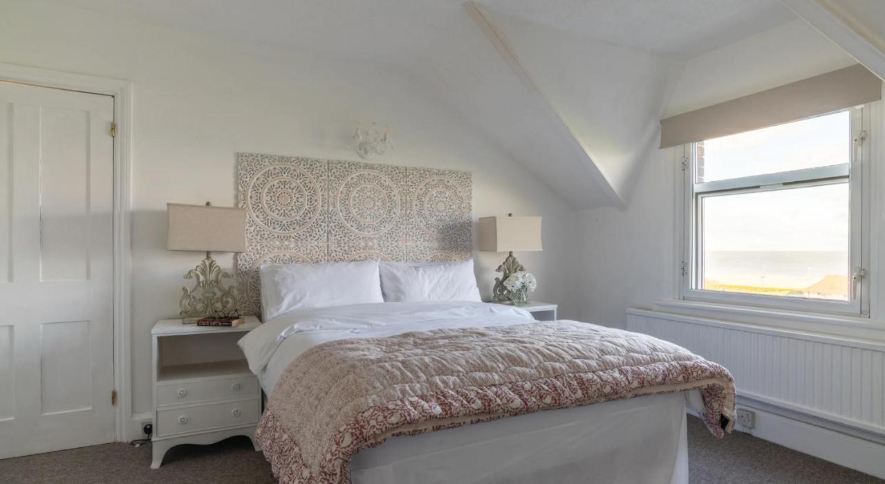 Tranquil Beachfront Beautiful 2-Bed Apartment Deal Bagian luar foto
